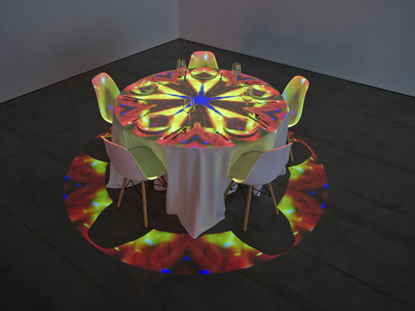 Pipilotti Rist, Streichelnder Nachtmahl Kreis 25 Knickerbocker Ave (Caressing Dinner Circle 25 Knickerbocker Ave), 2020