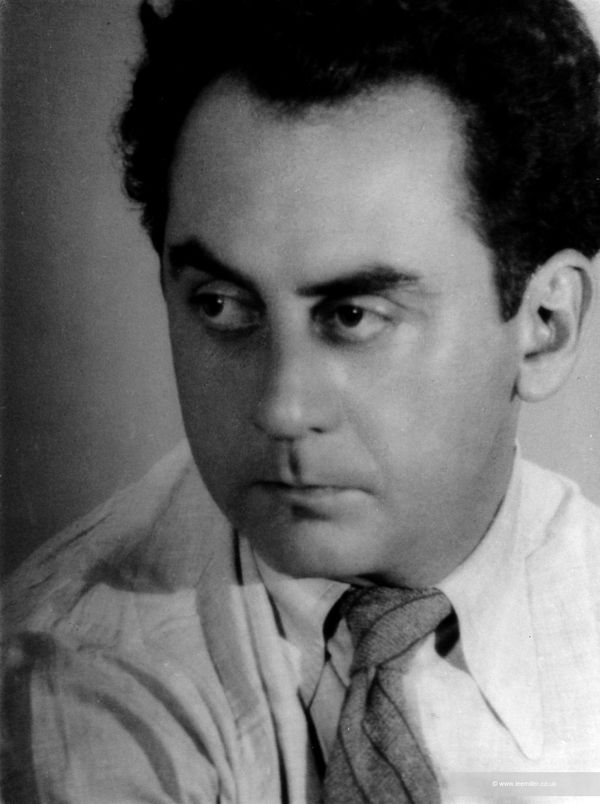 Lee Miller Man Ray, Paris, France, 1931 Fine Archival Gelatin Silver print. Non-Editioned. Image size: 23.1 x 17.4 cm (9 1/8 x 6 7/8 in) Paper size: 36.3 x 27.8 cm (14 1/4 x 11 in)