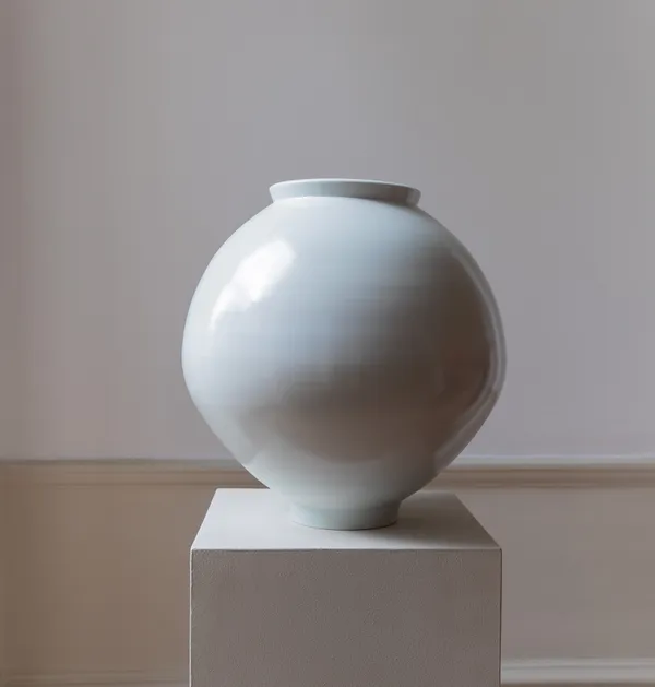 Kim Yikyung Moon Jar, 2018 White porcelain. 32.2 x 33.5 cm (12 5/8 x 13 1/4 in)