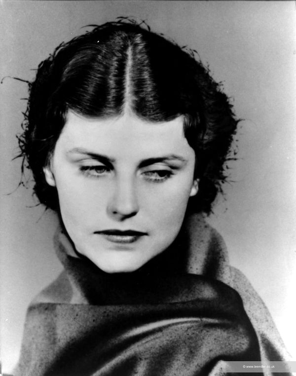 Lee Miller Dorothy Hill [solarised portrait], Lee Miller Studios, Inc., New York USA, 1933 Fine Archival Gelatin Silver print. Non-Editioned (small). Image size: 22.7 x 17.7 cm (9 x 7 in) Paper size: 29.7 x 23.5 cm (11 3/4 x 9 1/4 in)