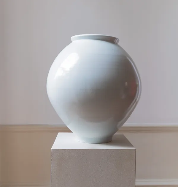 Kim Yikyung Moon Jar, 2009 White porcelain. 55 x 51.5 cm (21 5/8 x 20 1/4 in)