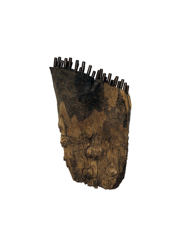 Gonçalo Mabunda The Time Lender Bois et métal 48 x 28 x 16 cm 18,9 x 11 x 6.3 in