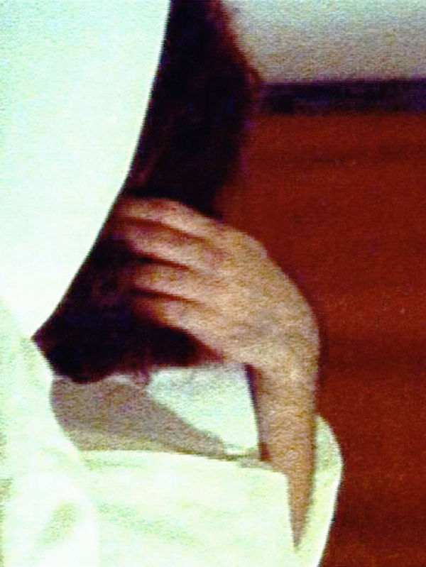 Lamia Joreige, Embrace 2, 2004