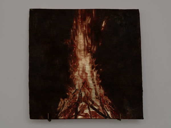 XIE Fan Flame, 2025 Gold foil and oil on terracotta plate 30 x 30 cm (11 3/4 x 11 3/4 in)