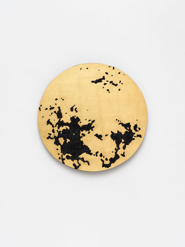 Laurent Pernot Until the sun dies, 2025 Burnt wood, gold leaf Diameter : 44.5 cm (17 ½ in) Weight: 2 kg