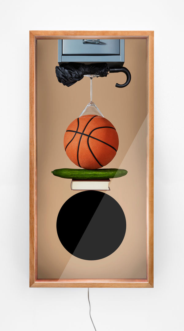 Carrying the world on my head - size M