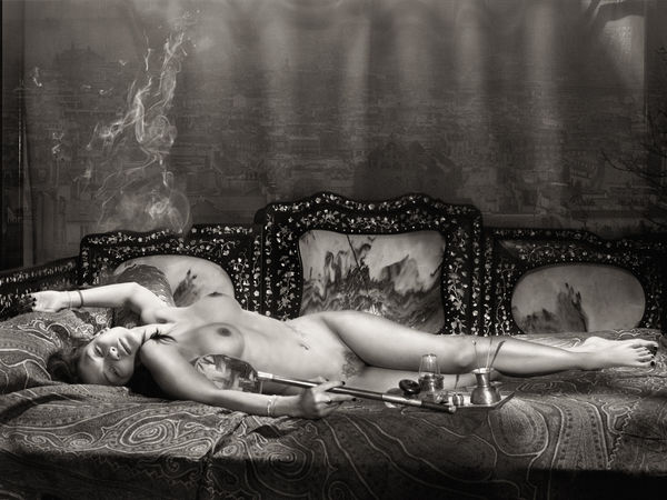 Bettina Rheims Pierres de rêve / Dream Stones, 2009 Tirage argentique 83 x 104 cm 32 10/16 x 40 15/16 in