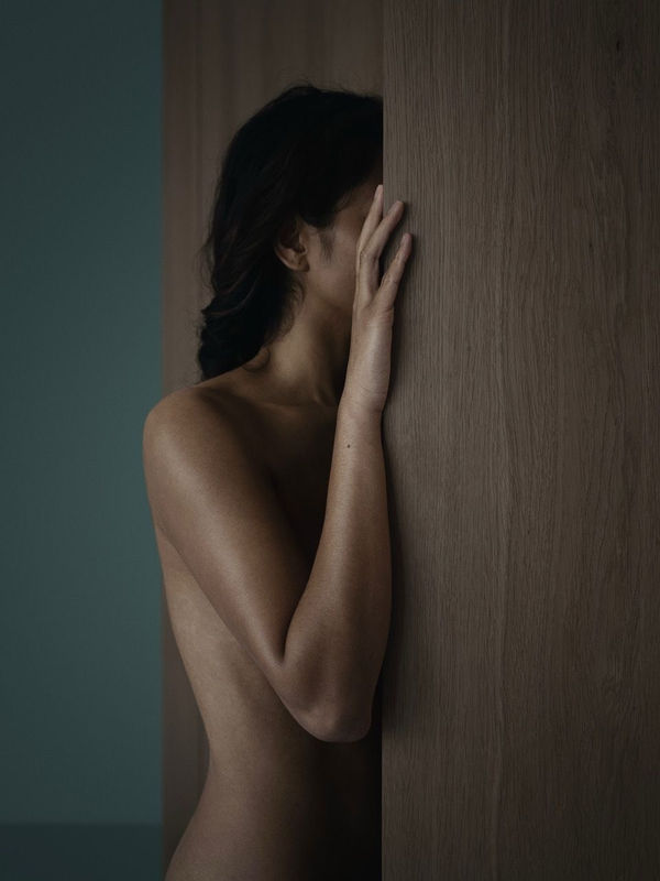 Neeltje De Vries, Satin