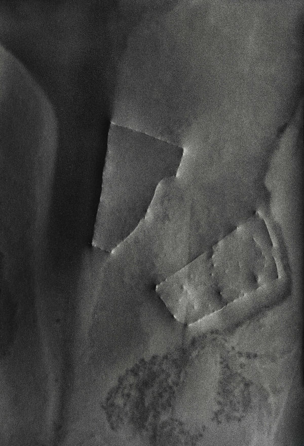 Houda Kabbaj Proéminences / Prominences - #5, 2024 Embossage photographique / Embossing photography Silver print on Baryte paper / Tirage argentique sur Baryte 19,5 x 29 cm Edition of 1 plus 1 EA