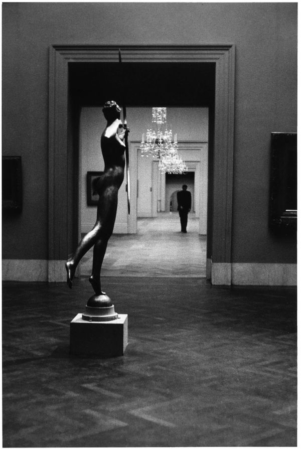 Elliott Erwitt, Metropolitan Museum of Art, New York City, NY, 1953