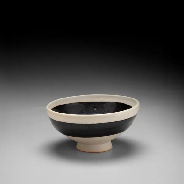 Yuteki-Tenmoku teabowl with white cover ring