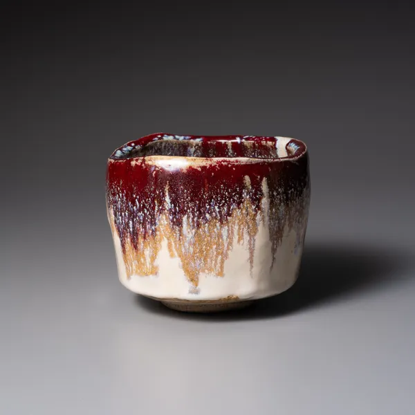 TANAKA SAJIRŌ, Faceted creamy white teabowl with dripping burgundy glaze, titled, Vermillion Cloud (Shu’un), 2025