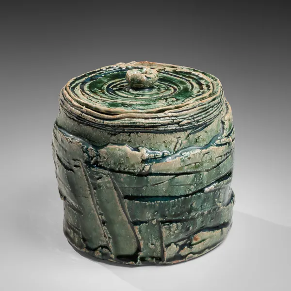 OKABE MINEO, Oribe-glazed round waterjar with carved banding and matching circular cover, ca. 1964