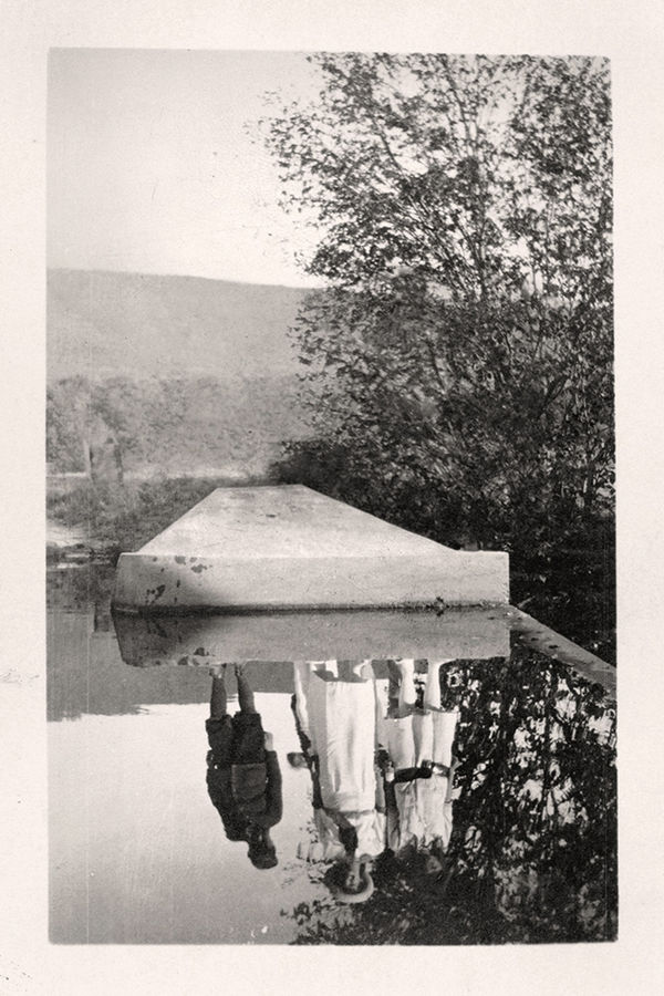 Greg Sand, Traces: Children Looking at Water