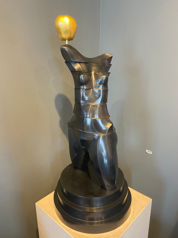 Isaac Kahn, Torso Nero