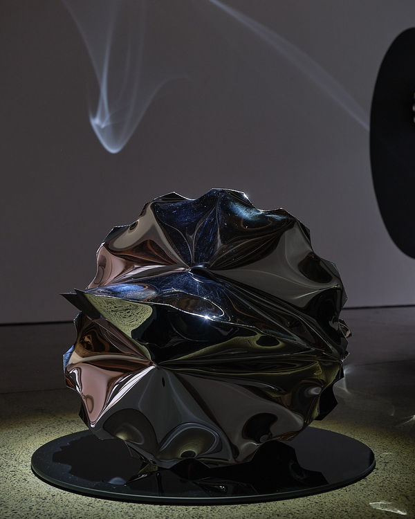 Braddon Snape Allusive Object (5 Faced Ratchet Pod), 2021 Welded, inflated, and mirror polished, 304 stainless steel 66 x 66 x 63cm