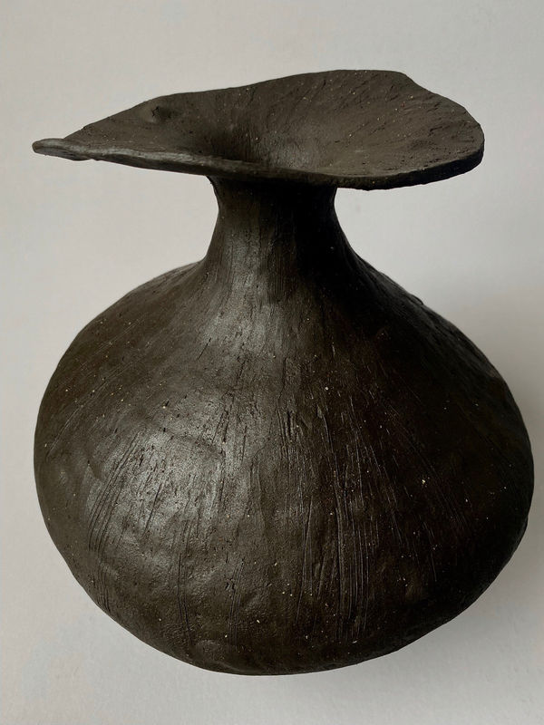 Peta O'Brien (POB) Copia 2 2022 Stoneware clay 29(H) x 24(W)cm