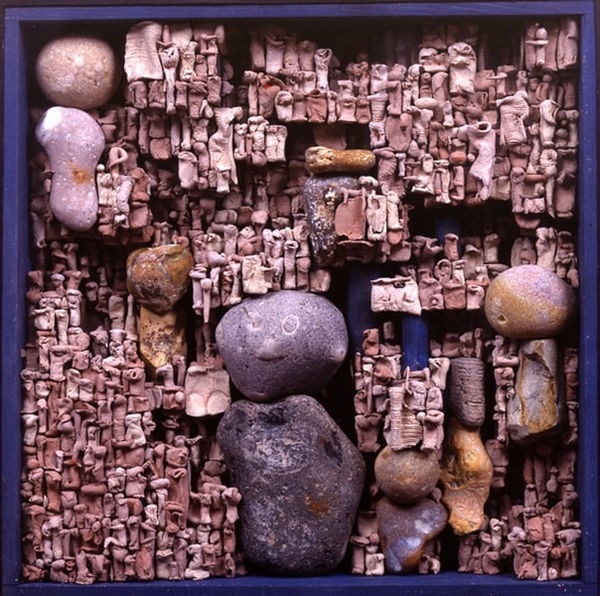 Yolande Fièvre Cérémonie chez un petit prince relief en argile dans une boite 35 x 34 x 9,5 cm (archives) 22 7/8 by 18 in. (archives)