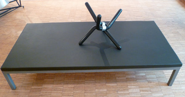 Didier Faustino Unknown Pleasures acier, contreplaqué, cuir et caoutchouc 180 x 90 x 76 cm