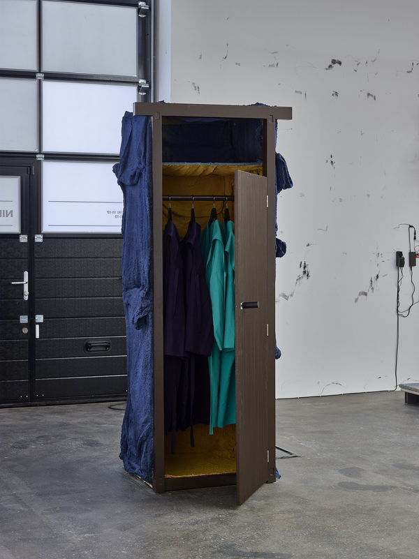 FOS D@ swE”t lU”k (artificial boundaries) spE”lIN, 2018 Wood, iron, canvas, fabric