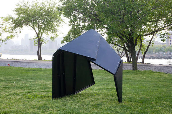 Katja Strunz, Fallen Triangle 4073, 2012