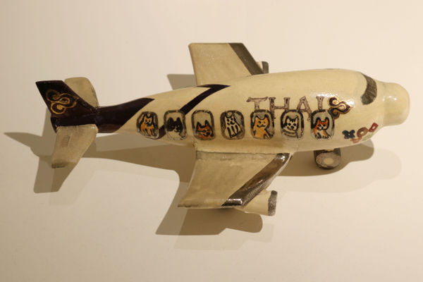 Nobuaki Takekawa Planes came to the Cat Olympics - Terminal Thai Airways International, 2017 Ceramic H10 x 18 x 27.5 cm