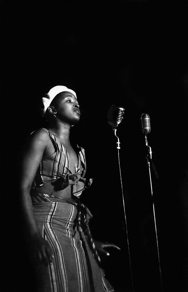 Bob Gosani, Dolly Rathebe singing, c.1955