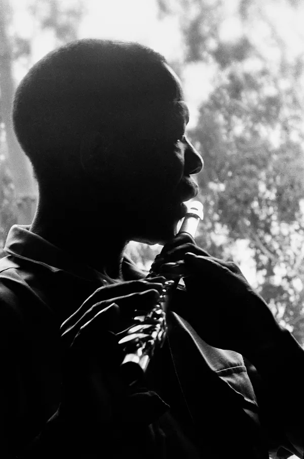 Alf Kumalo, Kippie Moekoetsi in silhouette, c.1970s