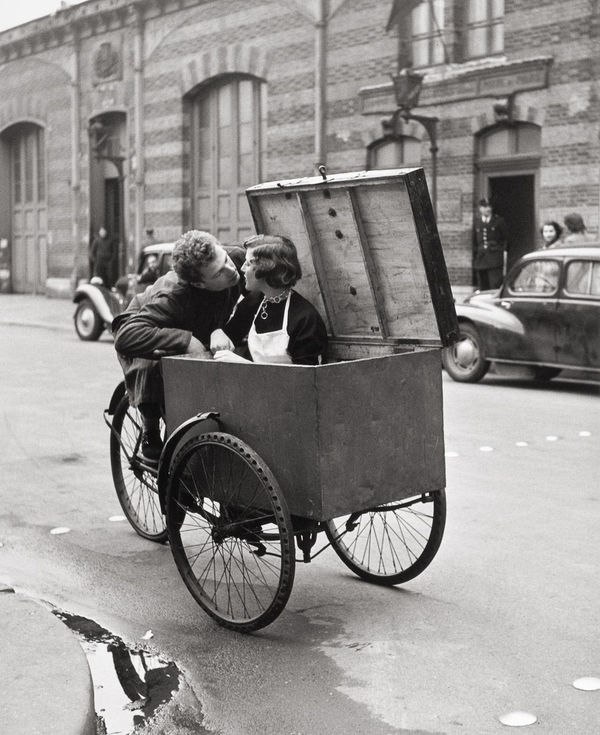 Robert Doisneau, Le Baiser Blotto, 1950/Printed Later