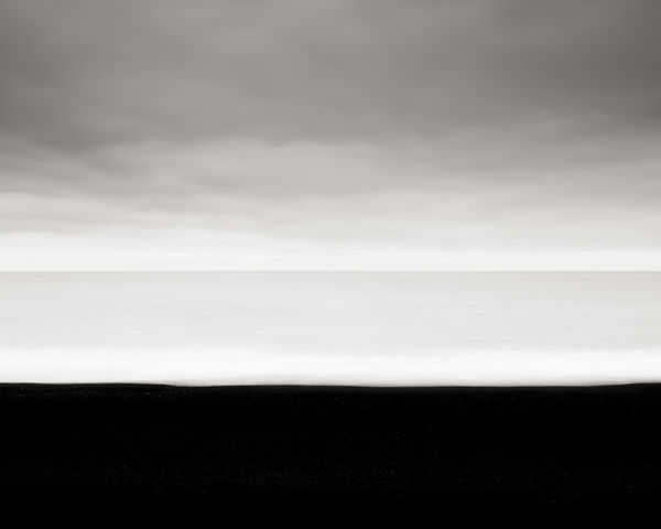 Jeffrey Conley, Midnight Sun an Black Sand Beach, Iceland, 2017