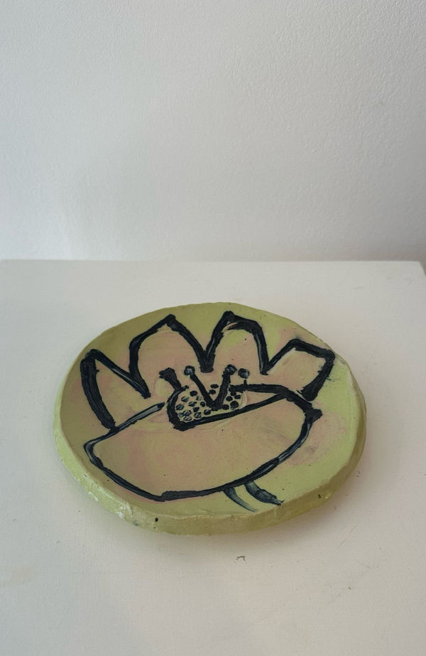 Louise Kaye, Lily Plate