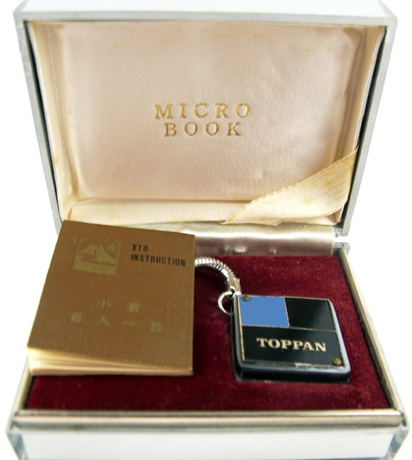 小倉百人一首. Ogura hyakunin isshu. Books in case