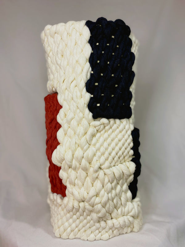 Mariadela Araujo, Vase - white