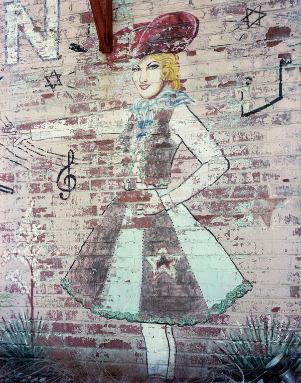 Jim Dow, Window of “Mia Casa” Pizzeria, Almagro, Buenos Aires, Argentina, 1999