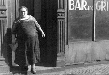 Helen Levitt, Untitled, New York ("bar and grill"), 1938