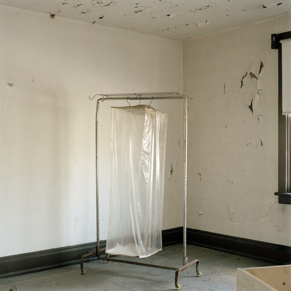 Wendy Burton, Interior Noº 46, Derelict Apartment Building, Aliquippa, Pennsylvania, 2008