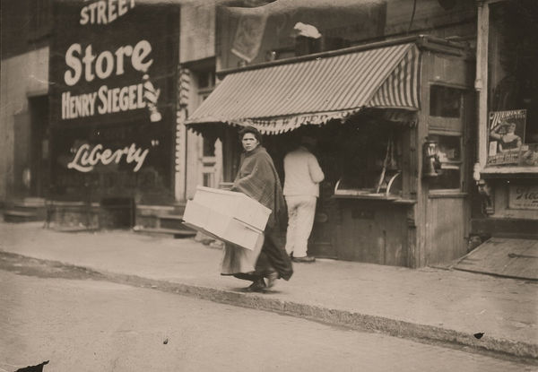 Lewis Wickes Hine, A Mother Carrying Flowers Home, New York City, February, 1912