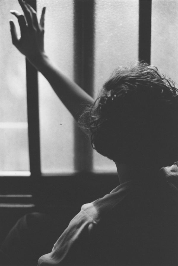 Tomio Seike, TSZ 112-14A [Tokyo, Zoe, right hand up towards window], May 1984