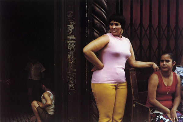 Helen Levitt, Untitled, New York (Puerto Rican woman in pink), 1971