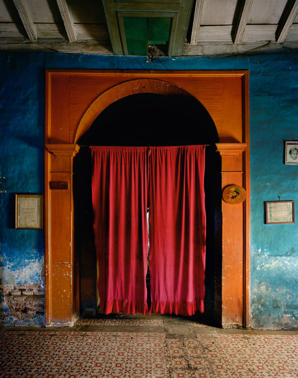 Andrew Moore, Cortina Roja, 1999