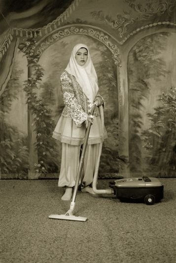 Shadi Ghadirian, Qajar (Vacuum), 1998