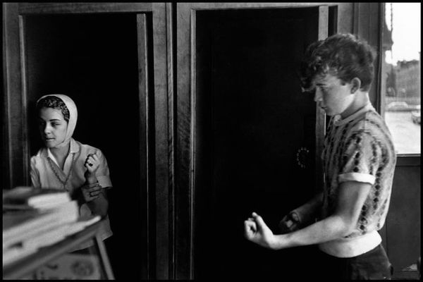 Bruce Davidson, Brooklyn Gang (girl standing in door of phone booth, boy making fist), 1959