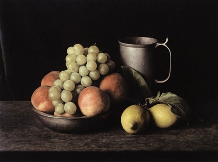 Evelyn Hofer, Pewter Pitches with Grapes [Still Life No. 7], New York, 1997