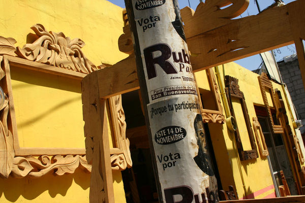 Yolanda Andrade Marcos para Pinturas, Ciudad de Mexico (Tlaxcala), 2004 Lambda print 16 x 20 in 40.6 x 50.8 cm