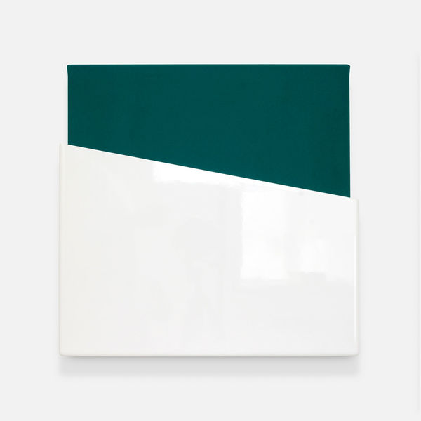 Eva Dijkstra Commingle S3 VI, 2018 synthetic polymer paint on canvas, MDF, polyurethane 43.5 x 43.5 cm