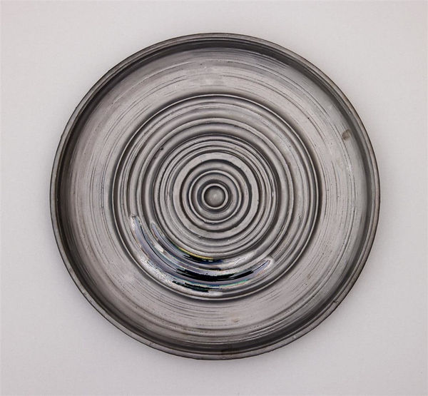 Iza Lozano Agua que corre 5, 2023 Stoneware clay, marble, bone ash and iron rich glaze 28.0 x 28.0 cm