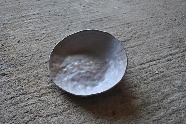 Jordan Davey-Emms Medium ceramic bowl (spiller), 2017 terracotta, glaze, porous fragment 5.5 x 19.0 x 19.0 cm