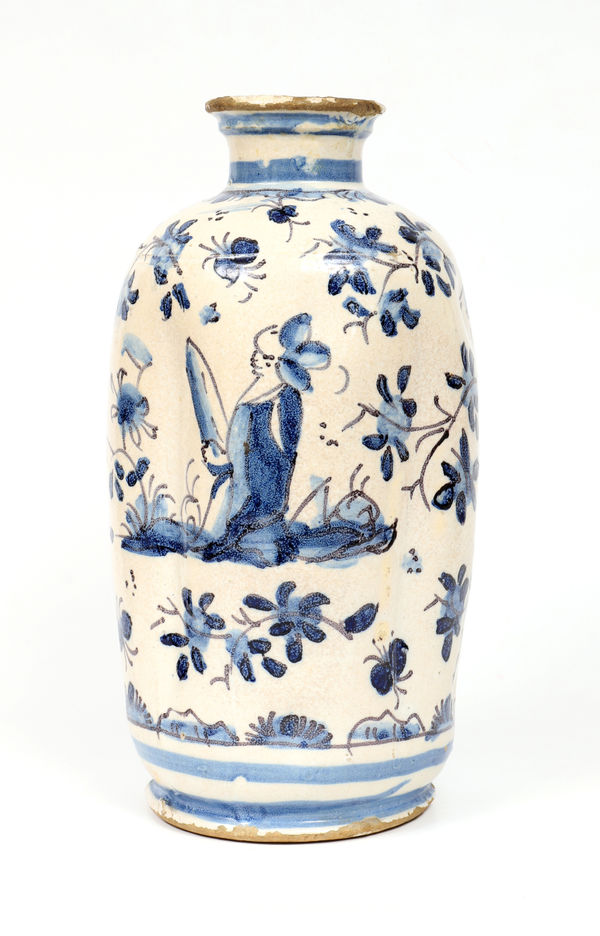 A Chinese Figure with a Headdress bottle, Lisbon, 1660–1680 portuguese faience; ‘Desenho Miúdo’ Decoration 29,0 cm; ⌀ 11,5 cm