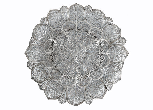 Salva da Coleção do Rei D. Fernando II, América do Sul (?) , Séc. XVII prata 37.8 × 38.0 × 4.0 cm; 1115.0 g