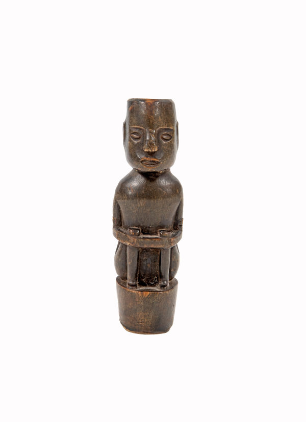 Escultura Ritual - Ítara - Figura de Antepassado, Timor Português (Aitos), final do século XIX - início do século XX Sândalo (?) 10.5 × 3.5 × 30.0 cm